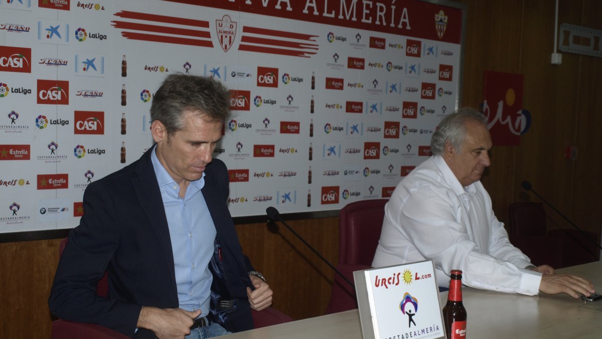Miguel Corona y Alfonso García en rueda de prensa.