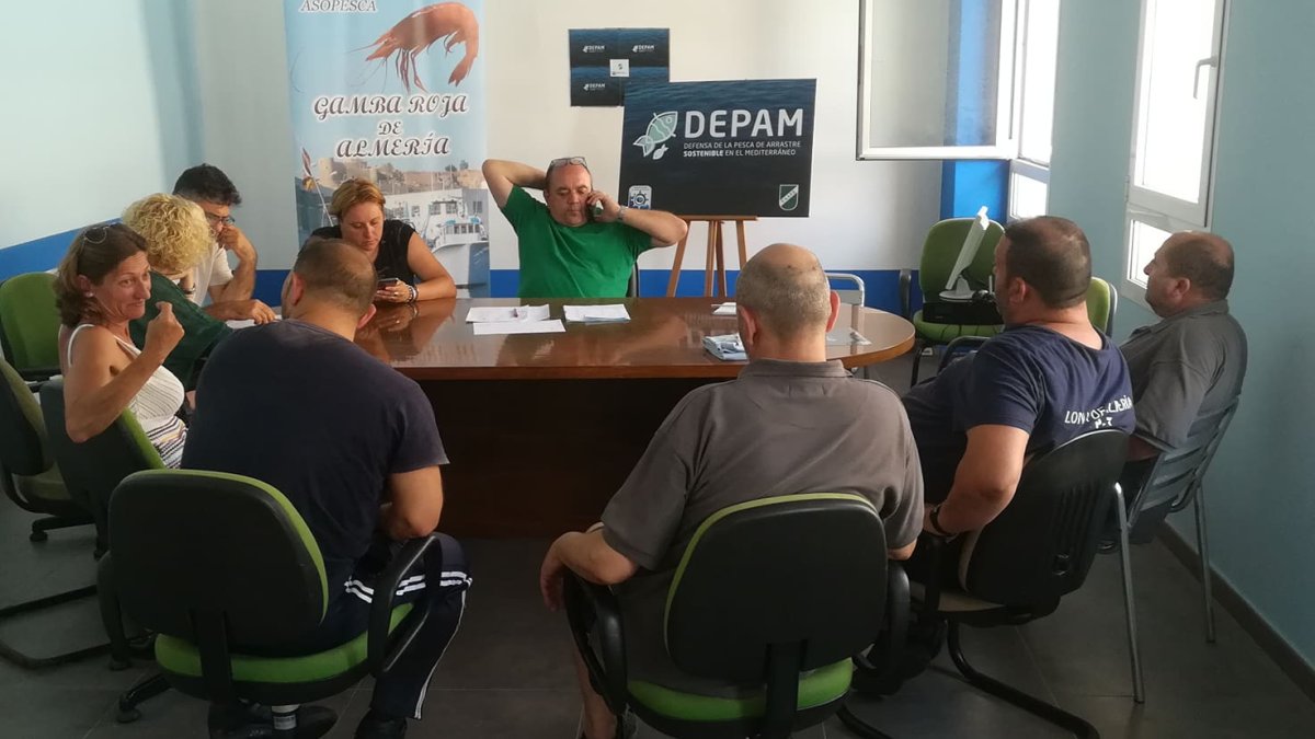 Una de las reuniones preparatorias celebradas en la sede de Asopesca en la lonja pesquera.