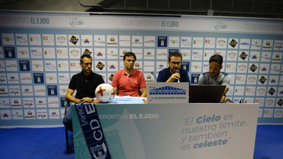 Presentación del nuevo cuerpo técnico juvenil.
