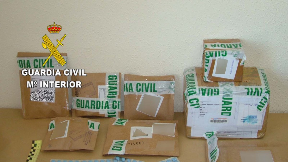Imagen de los medicamentos ilegales interceptados por la Guardia Civil.
