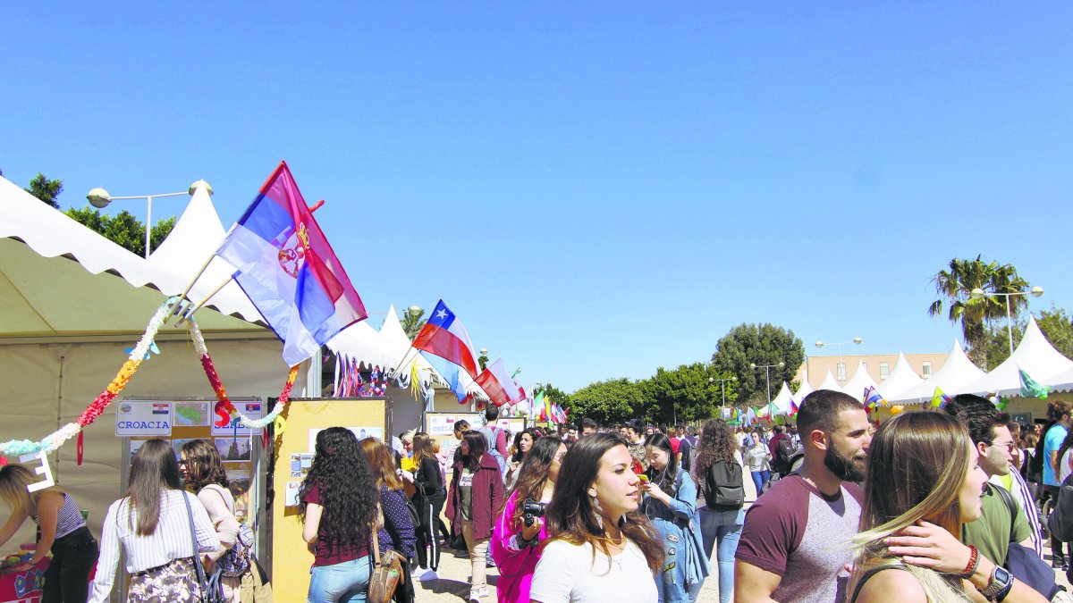 El Servicio de Relaciones Internacionales sirve para abrir las puertas de la UAL a los estudiantes, profesores e investigadores.