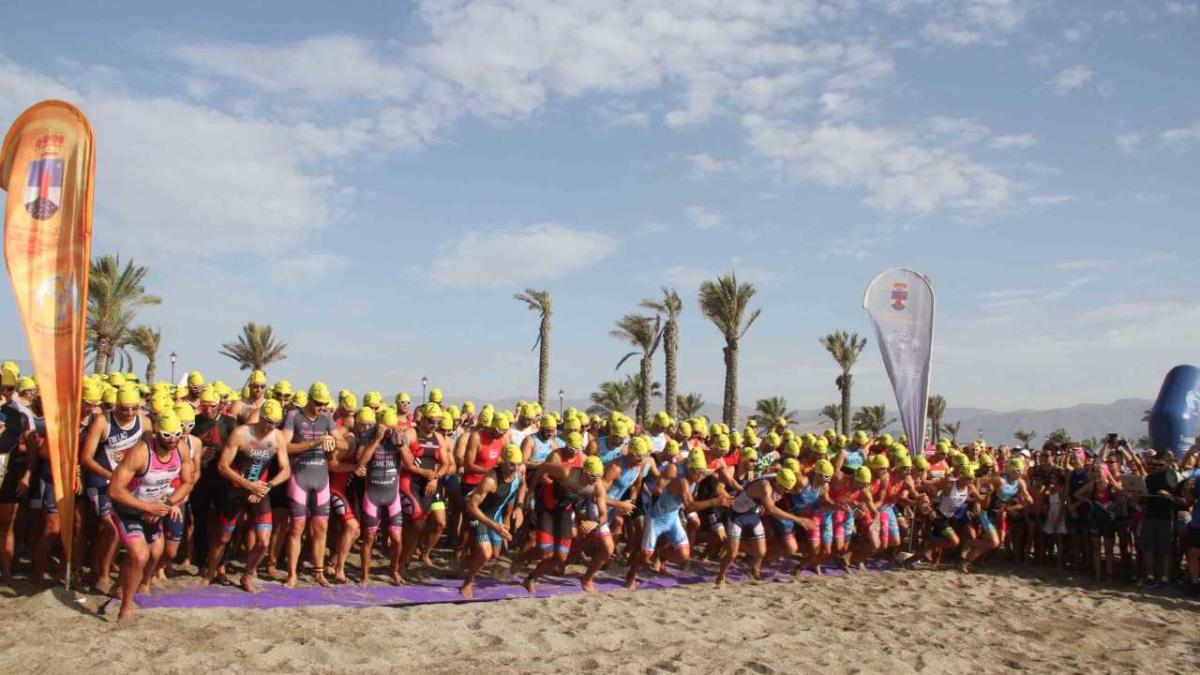 Los participantes de la pasada edición tomando la salida.