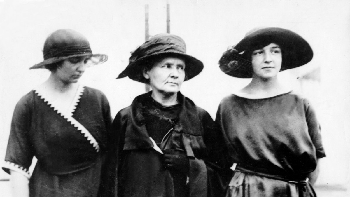 Marie Curie y sus hijas Irène y Ève en distintos momentos de su vida