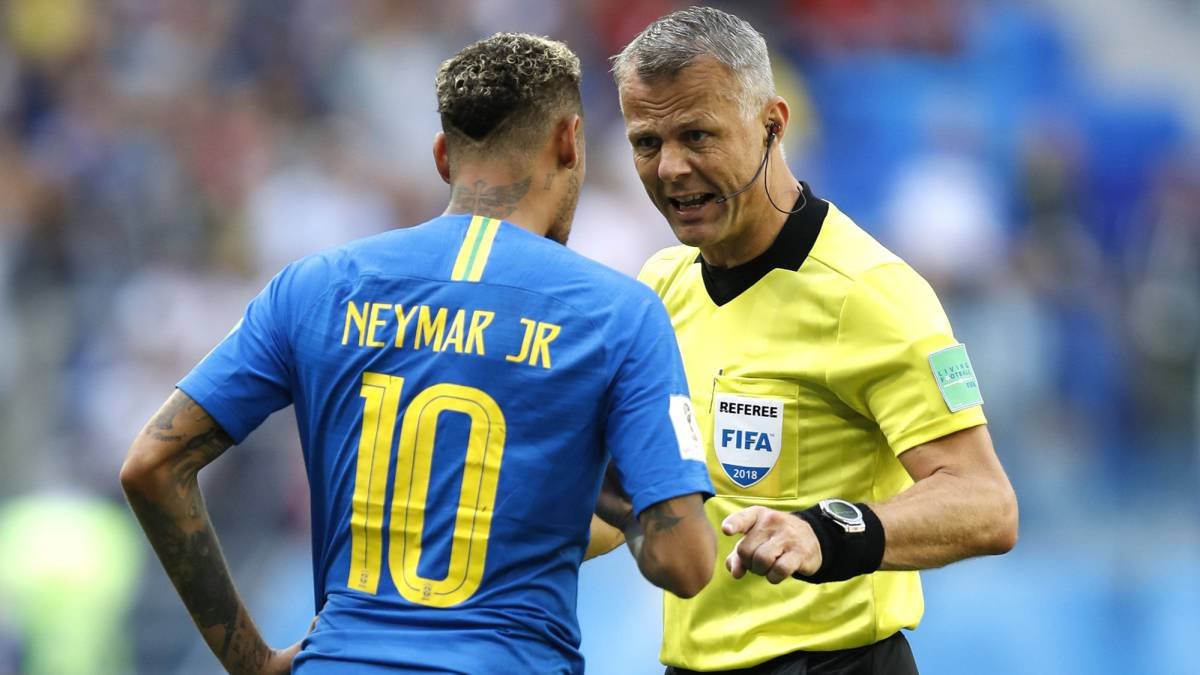 Un árbitro que no se le da bien a España.