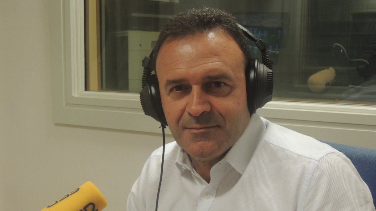 Salmerón en los estudios de la Cadena SER.