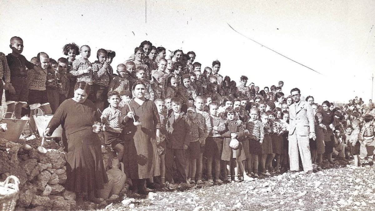 Imagen de Domingo F. Mateos en 1935 en la sierra de María.