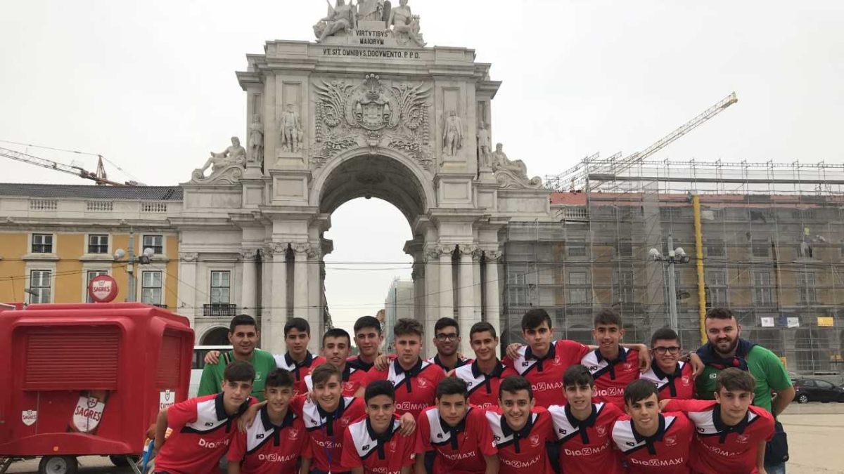 Los albojenses por las calles de Lisboa.