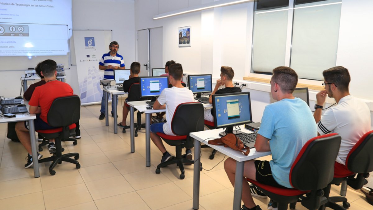 Participantes en los talleres realizados en la provincia.