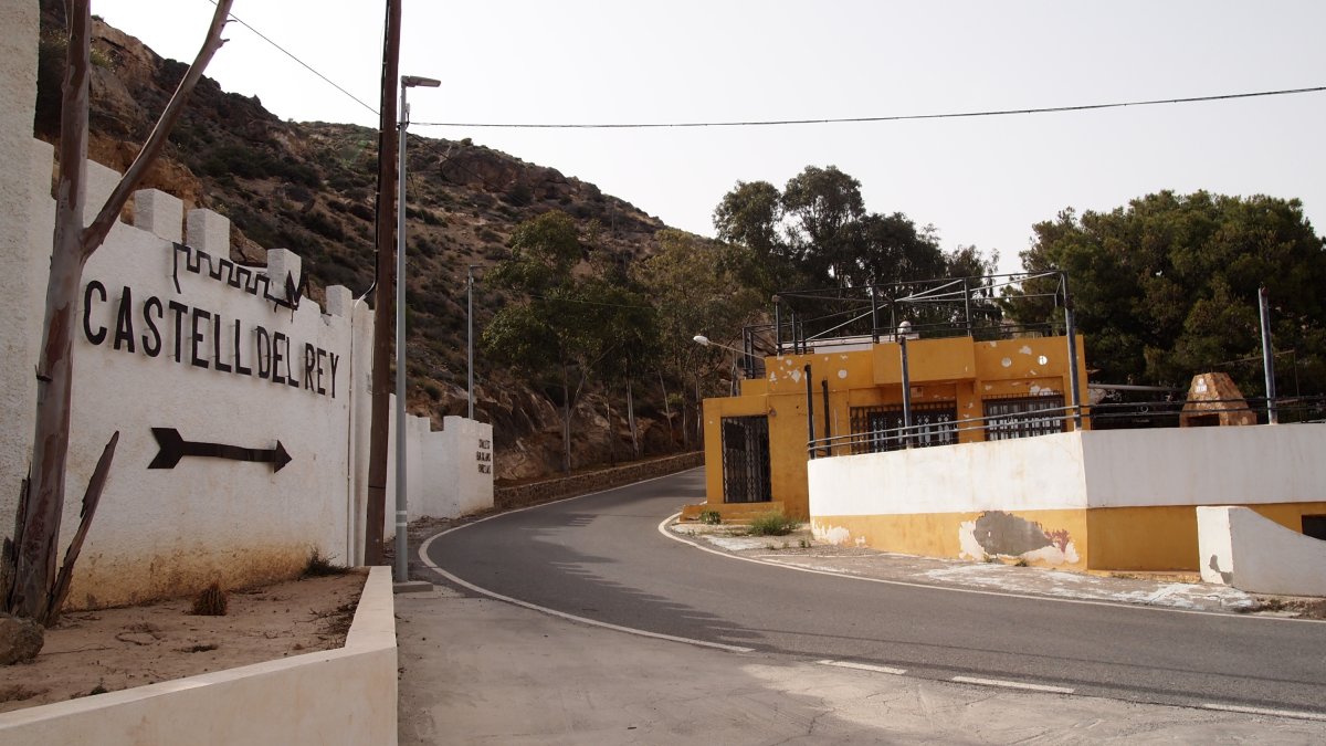 Entrada a Castell del Rey, desde El Cañarete.