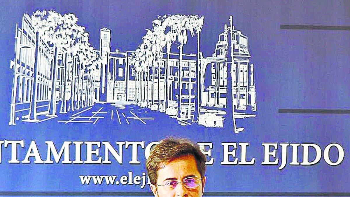 El alcalde de ejidense recuerda que el Consistorio siempre ha trabajado de manera conjunta con la UAL.