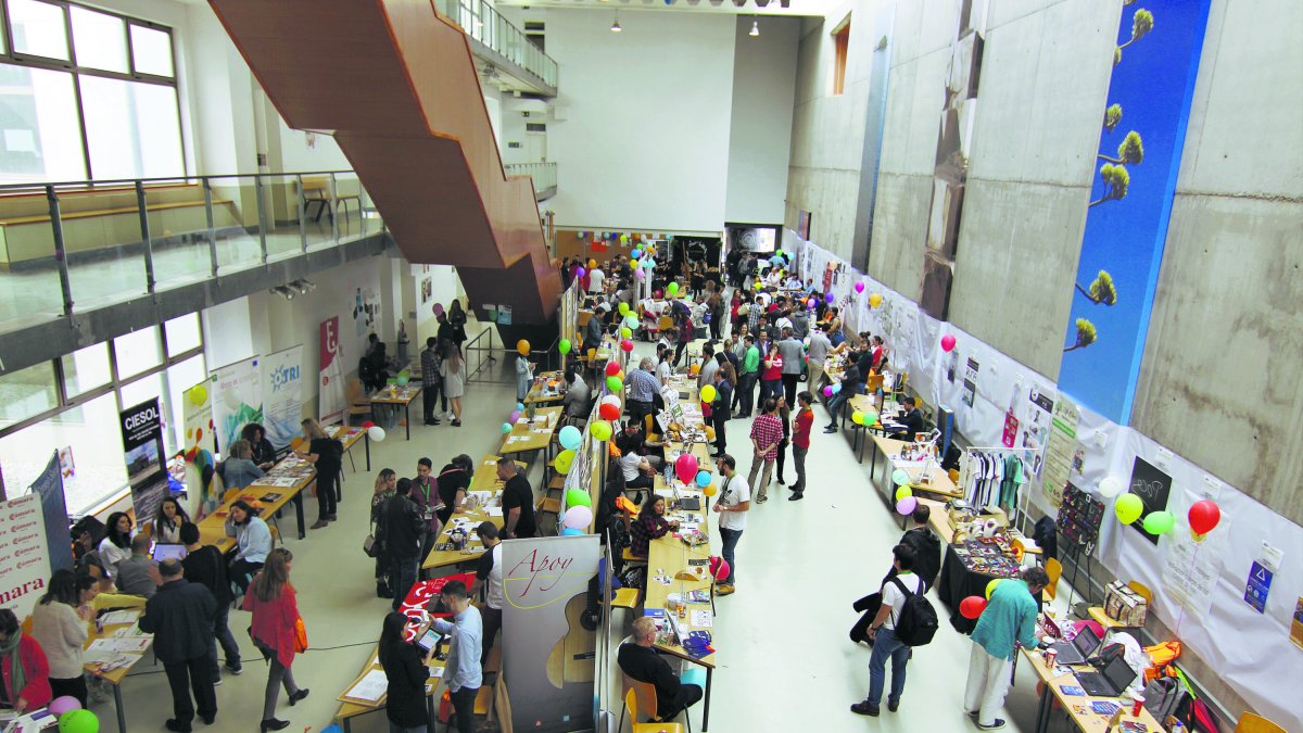 La Universidad organiza anualmente la Feria de las Ideas.