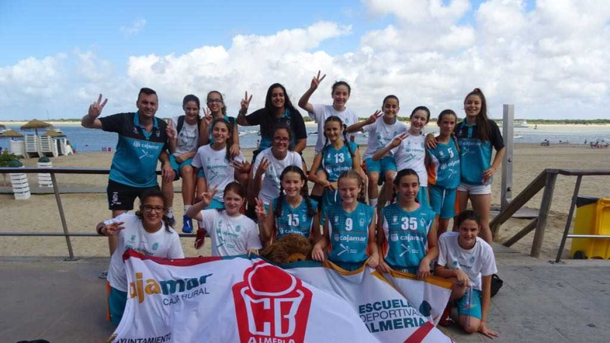 Las jugadoras almerienses hacen podio.