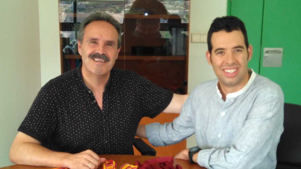 Alfredo Valdivia con nuestro campeón.