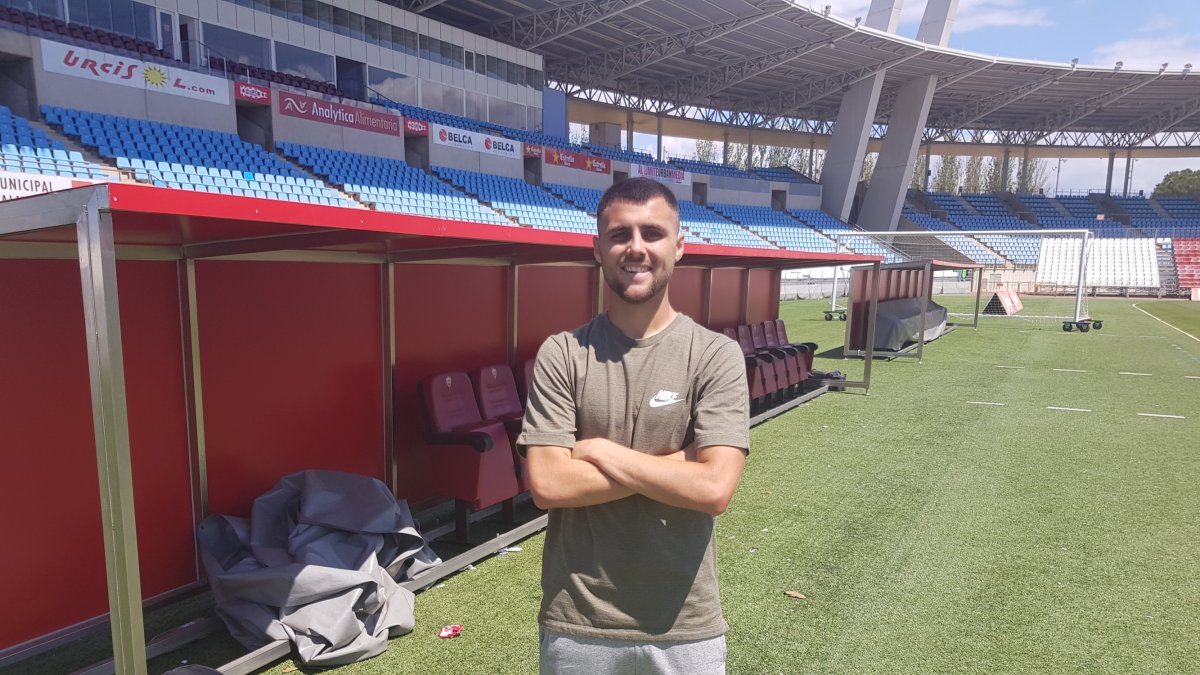 Javi Pérez ha renovado con el Almería.
