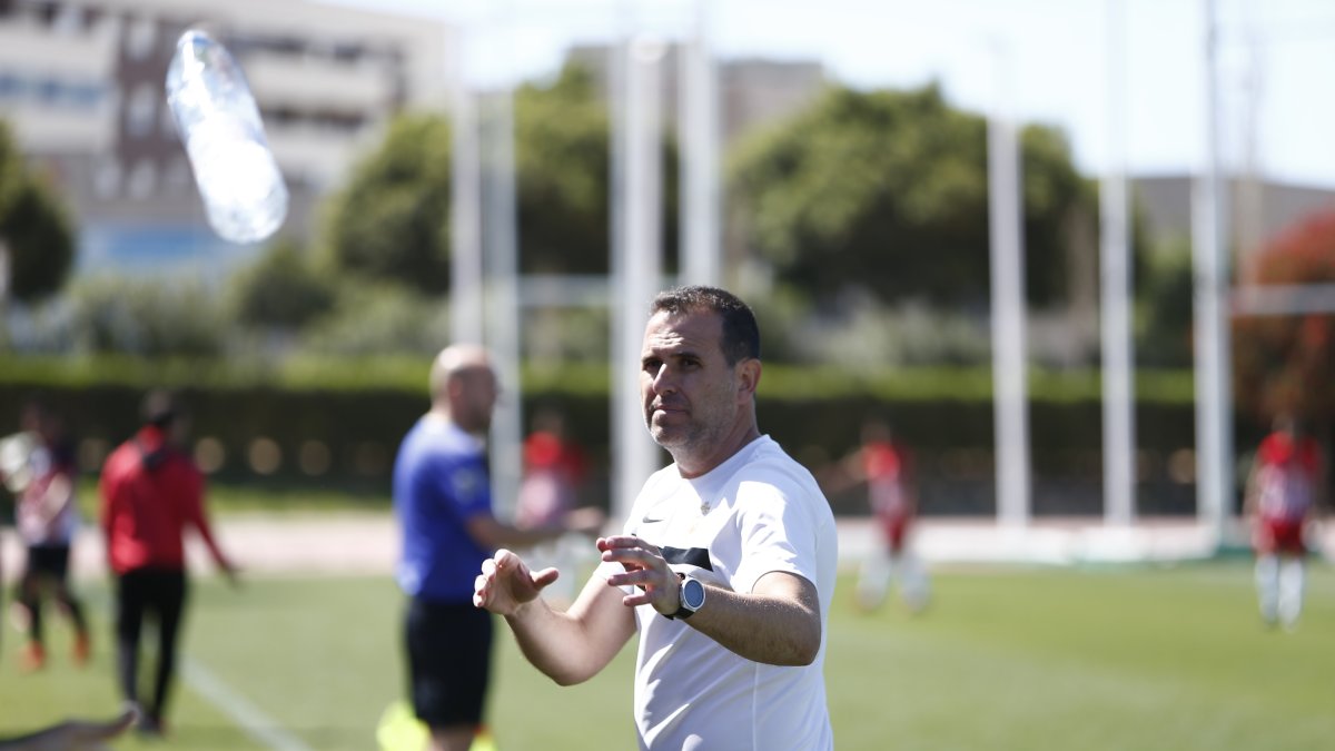 Esteban Navarro continúa en el Almería B.