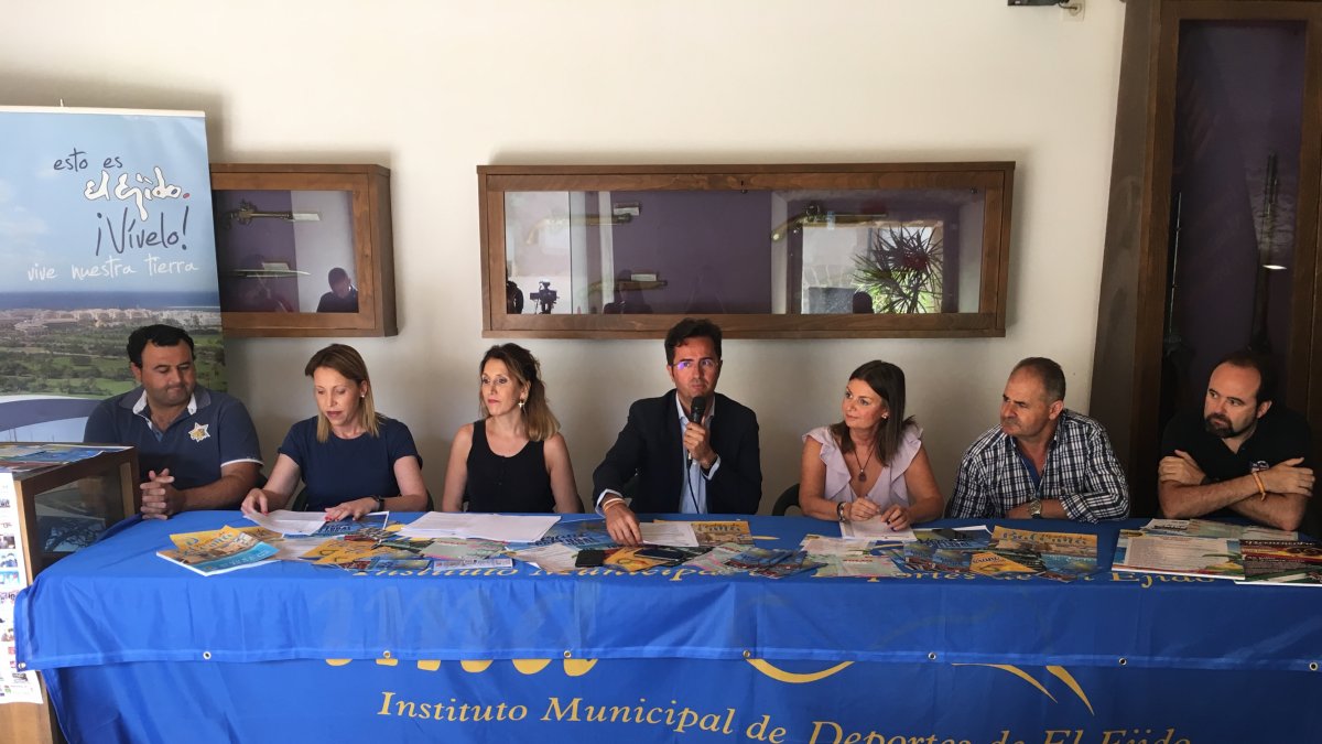 el alcalde de El Ejido, Francisco Góngora, en el interior del Castillo de Guardias Viejas durante la presentación.