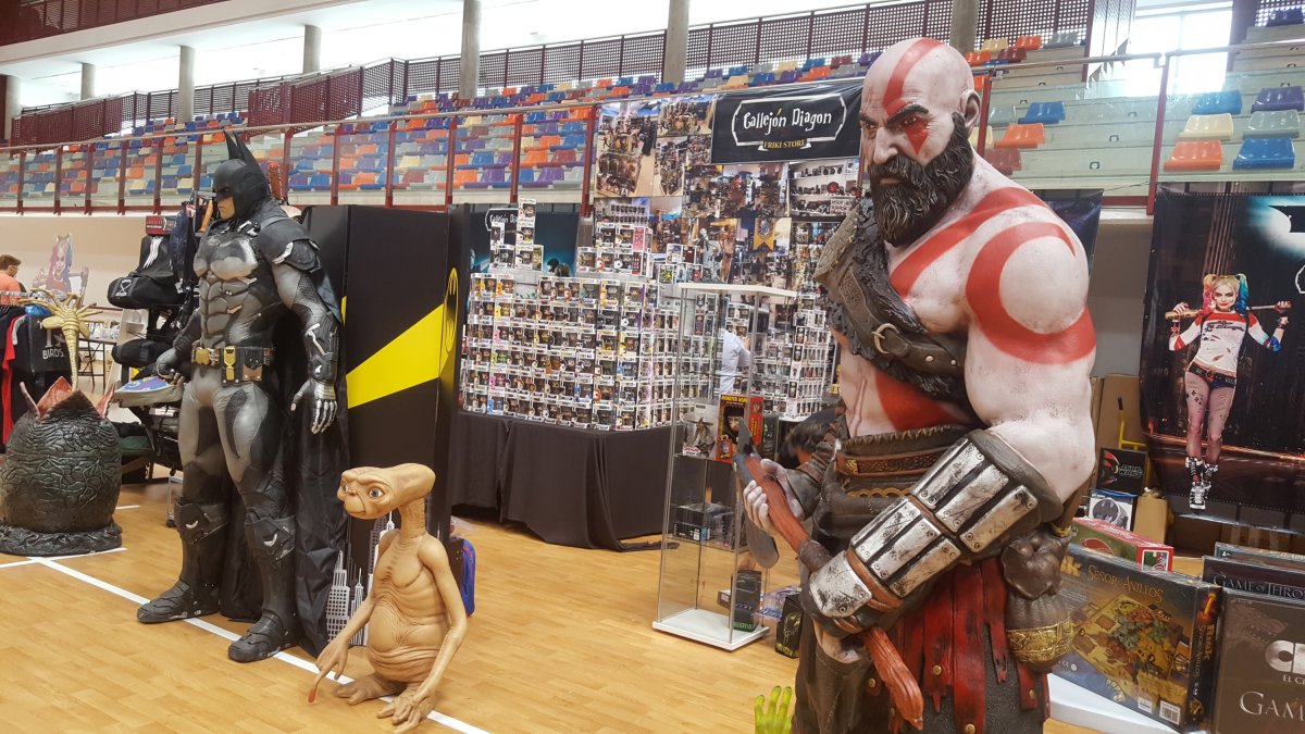 Las Jornadas \'Ex Mundis\' llenan de magia, fantasía y diversión el Palacio de Deportes de Vícar.