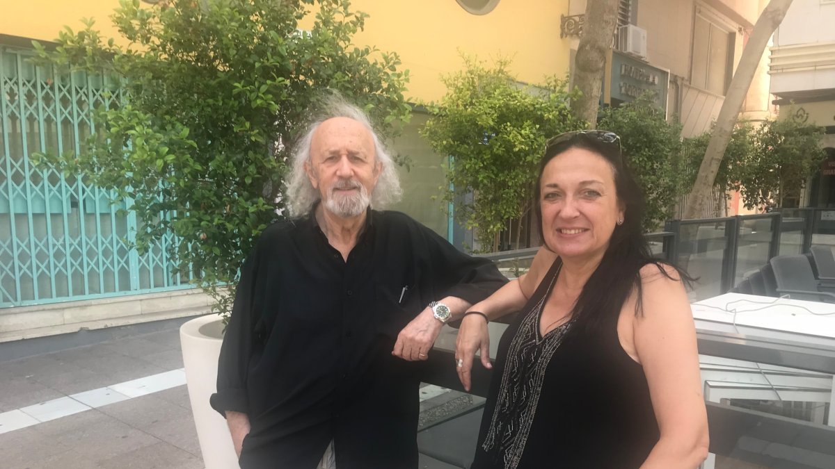 El director Montxo Armendáriz y la productora Puy Oria, durante su estancia en Almería.