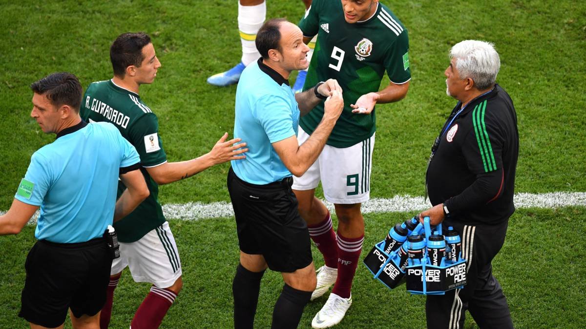 El colegiado español ha dirigido solo dos partidos.