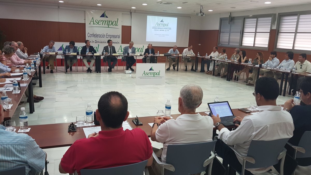Reunión del alcalde con el Consejo General de Asempal