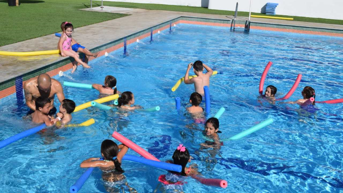 Los futuros campeones aprender la mecánica.
