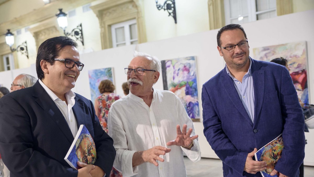 Ginés Cervantes durante la inauguración de \'Paisajes ilusorios\' el pasado lunes.
