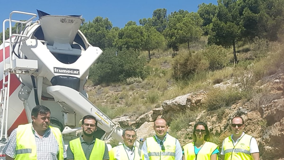 Visita a las obras de drenaje en la carretera entre Enix y Felix.