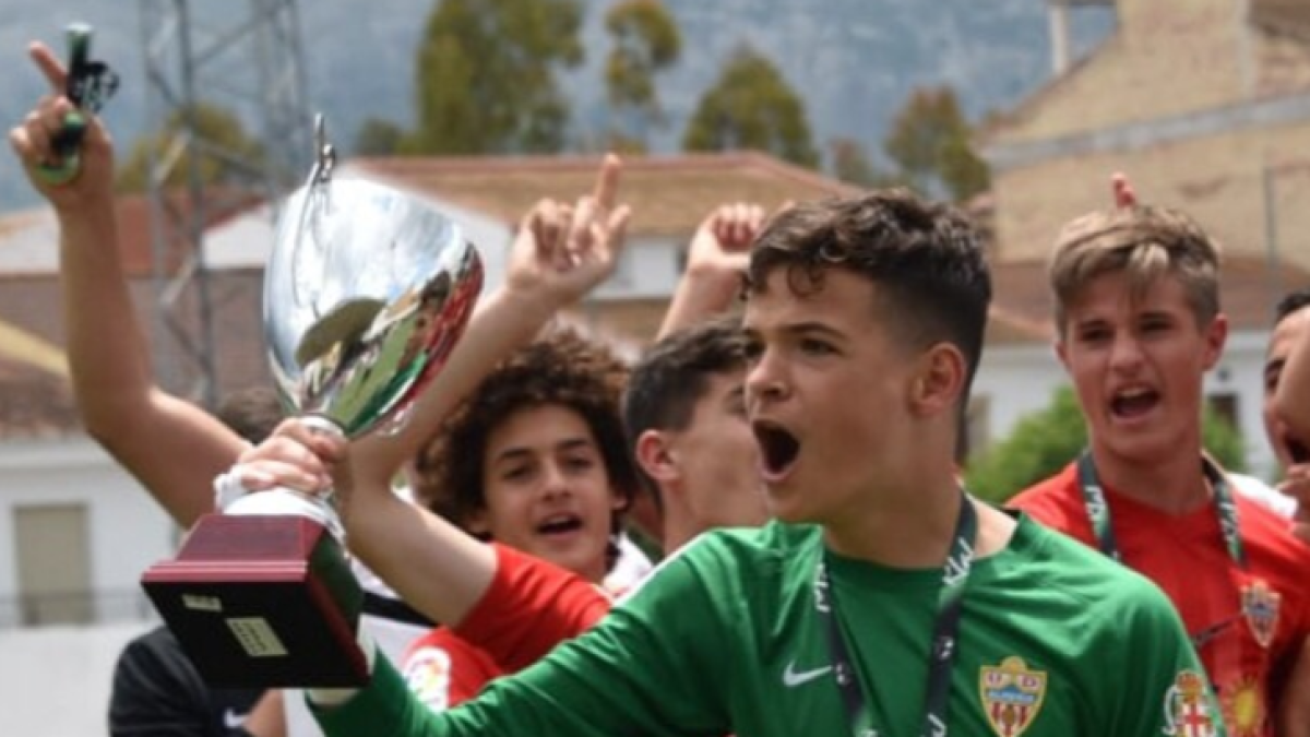 Iribarne celebrando el Campeonato de Andalucía.