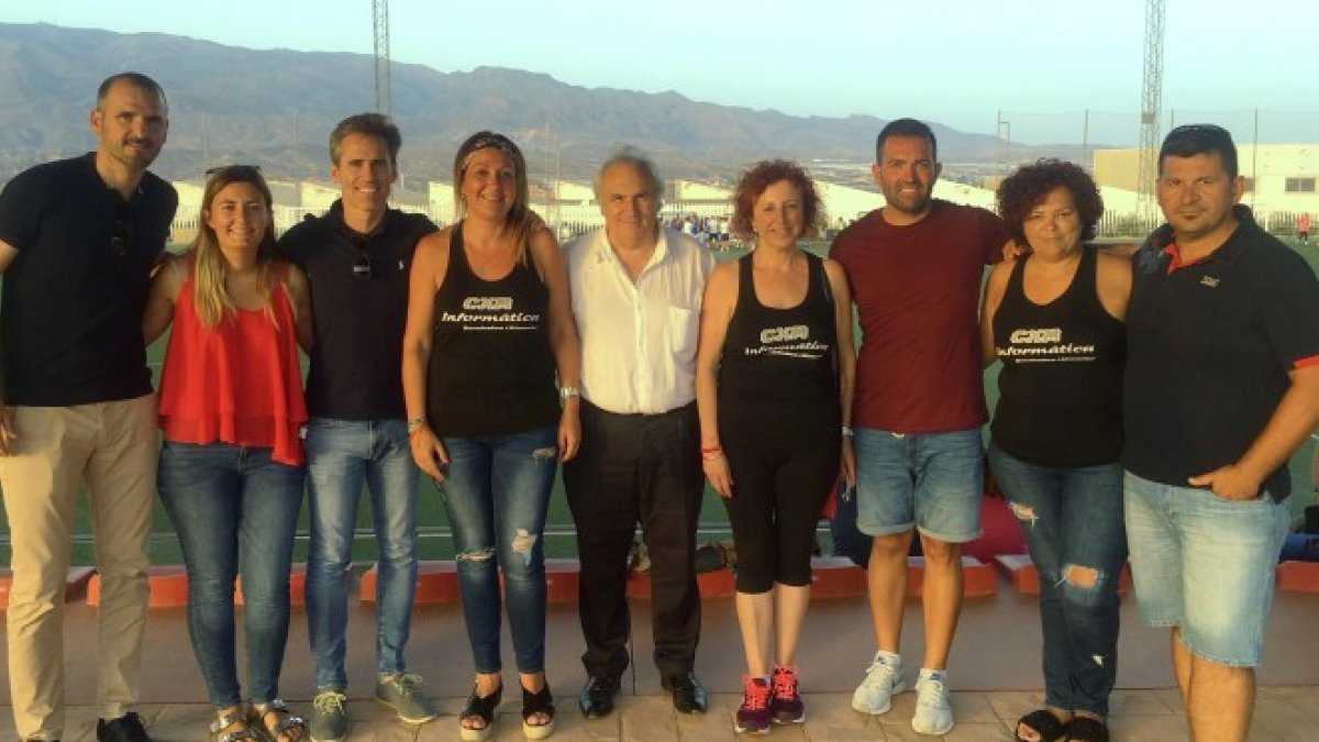 Alfonso García con el fútbol femenio.