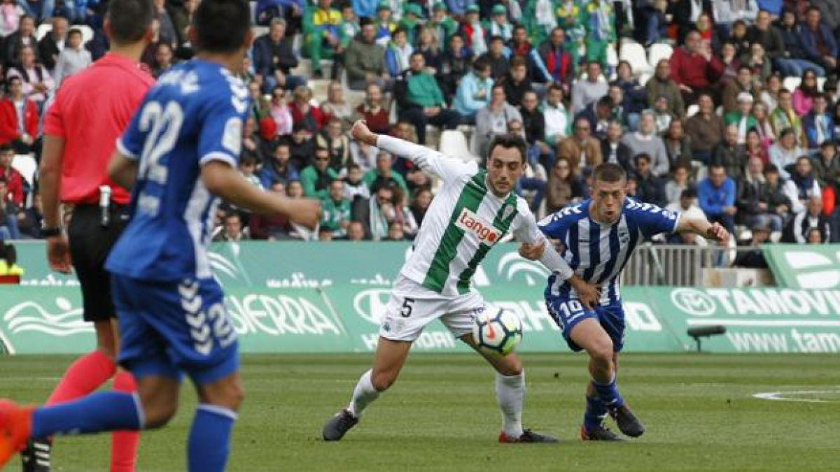 Aguza en el partido frente al Lorca.