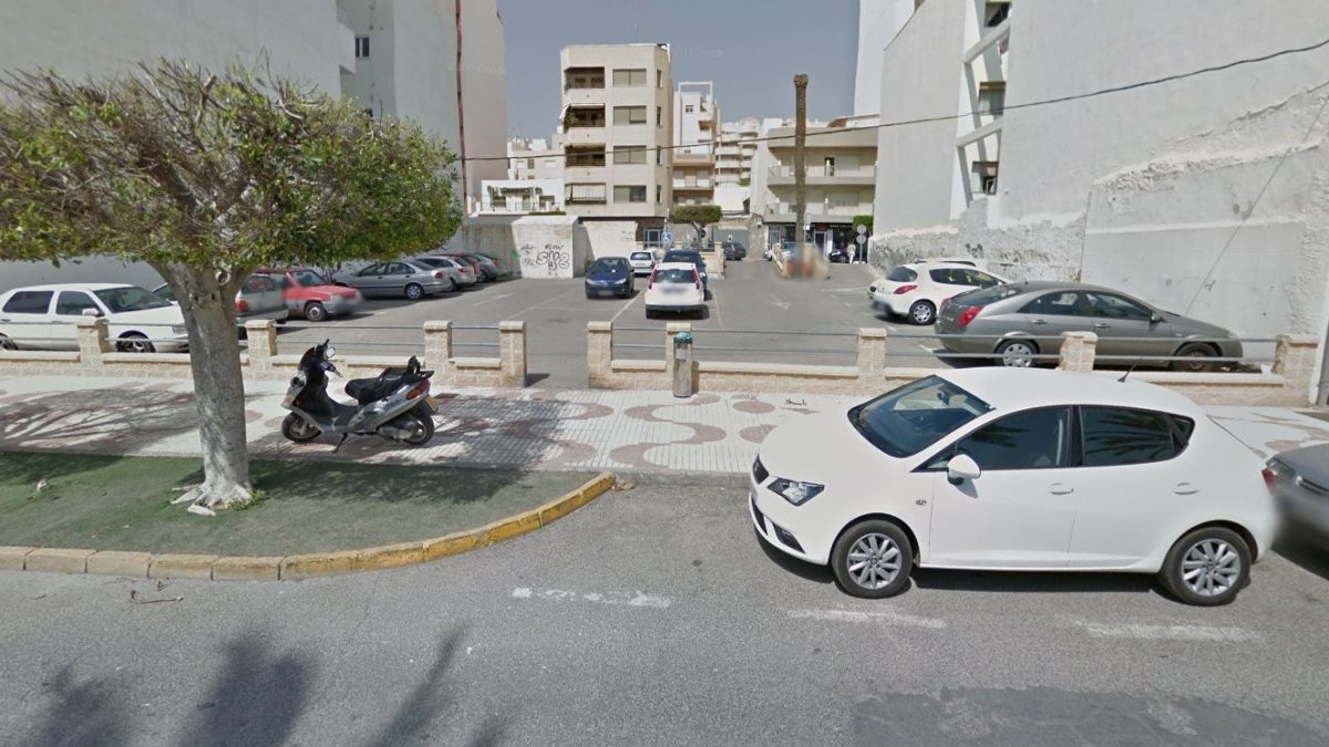 Parcela donde se construirá el hotel de cuatro estrellas en el Malecón. La voz