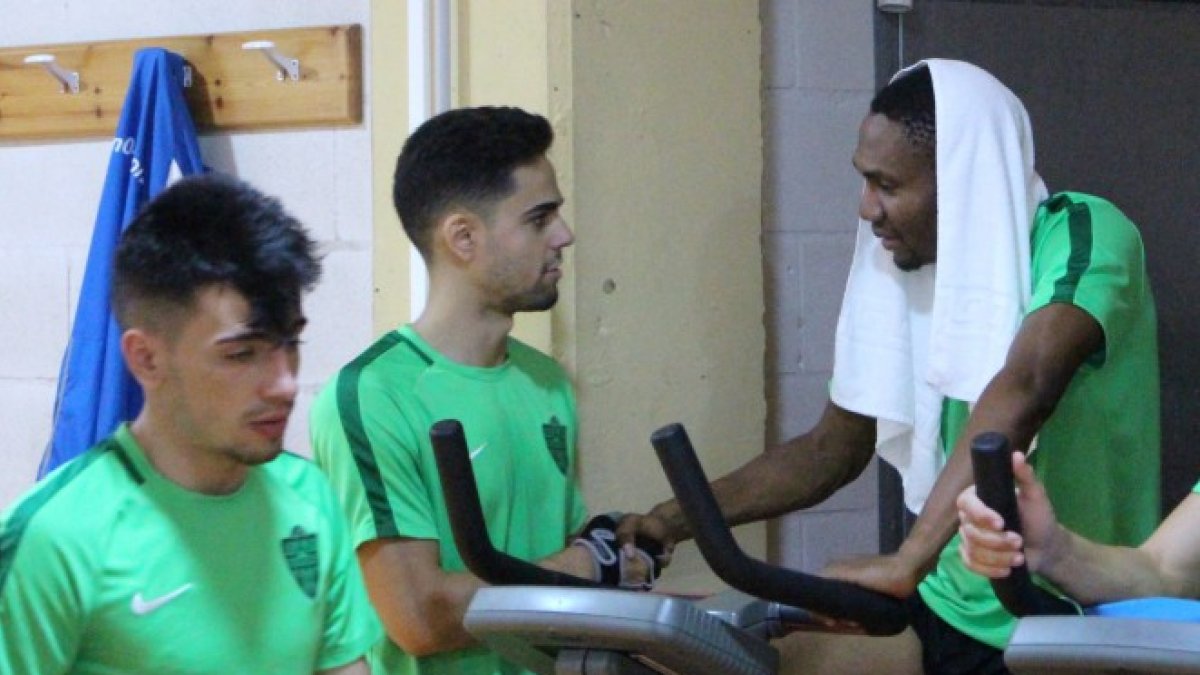 Owona se ha encontrado en el gimnasio con Gaspar y Fran.