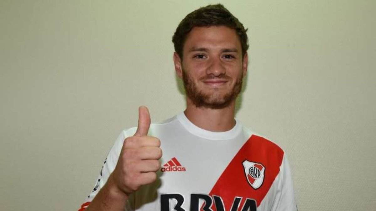 Arzura con la camiseta de River Plate.