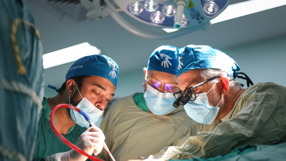 Parte del equipo médico en una de las intervenciones realizadas en Gaza.