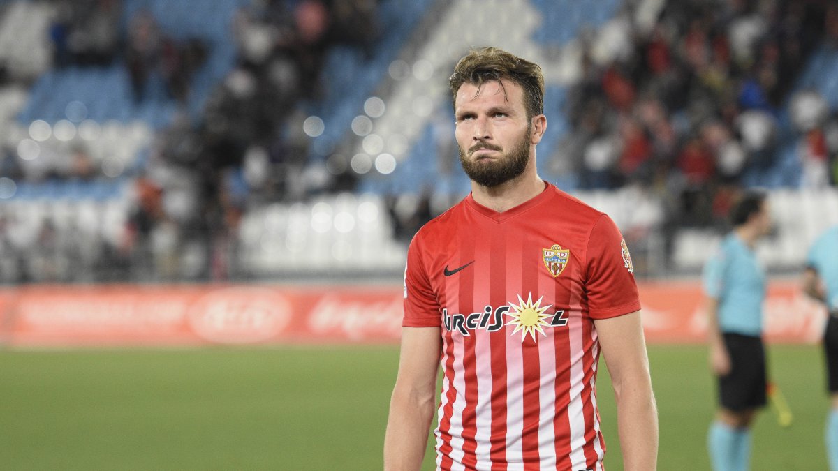 Marco Motta en su último partido en Almería contra el Alcorcón,