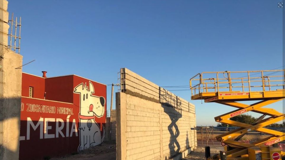 El nuevo muro del Zoosanitario va cobrando forma