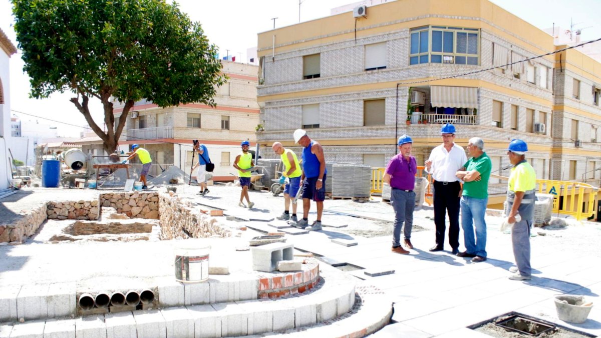 Visita realizada por parte del alcalde, Manuel Cortés, para conocer in situ la evolución de los trabajos.