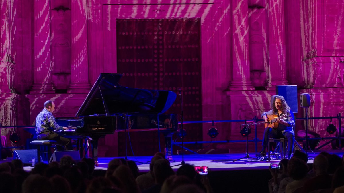 Tomatito y Michel Camilo durante su concierto en la Plaza de la Catedral.