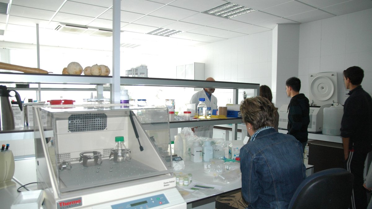 Sala de investigación del Ifapa en Almería donde se realizan ensayos de nuevos proyectos de investigación tanto del ámbito agrícola como del pesquero.