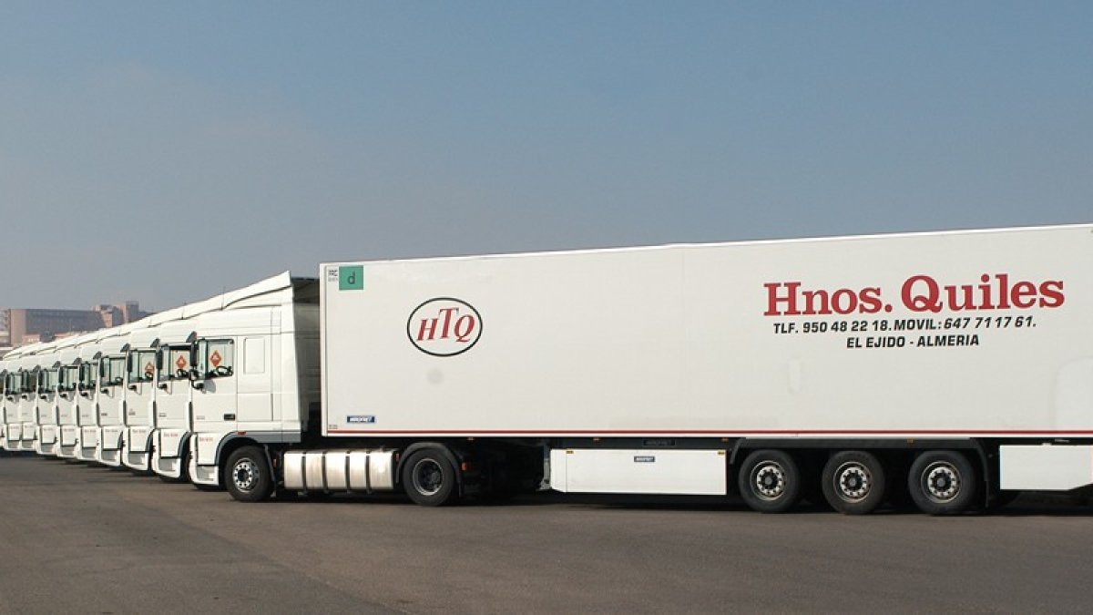 El tránsito de camiones disminuye, pero no cesa, en verano