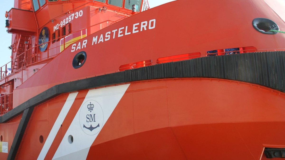 Buque Mastelero que actúa en el Mar de Alborán