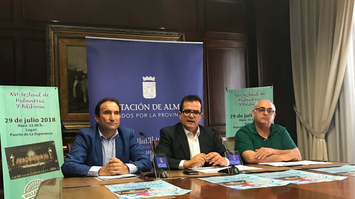 El diputado de Cultura, el concejal de Cultura de Cuevas del Almanzora y el director del festival, en la presentación del evento.