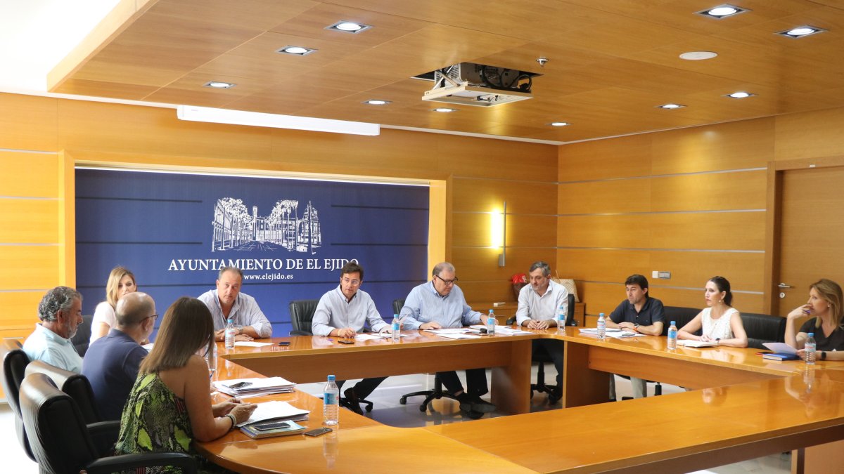 Reunión de la Junta de Gobierno Local en El Ejido.