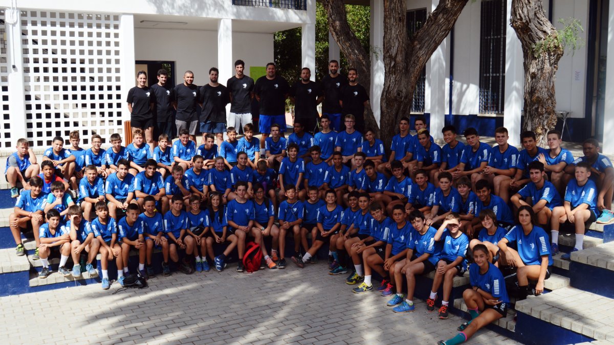 Niños de Francia y España unidos por el balonmano.