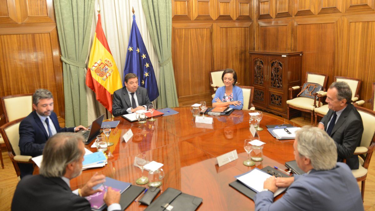 Reunión del ministro con los exportadores de frutas y hortalizas