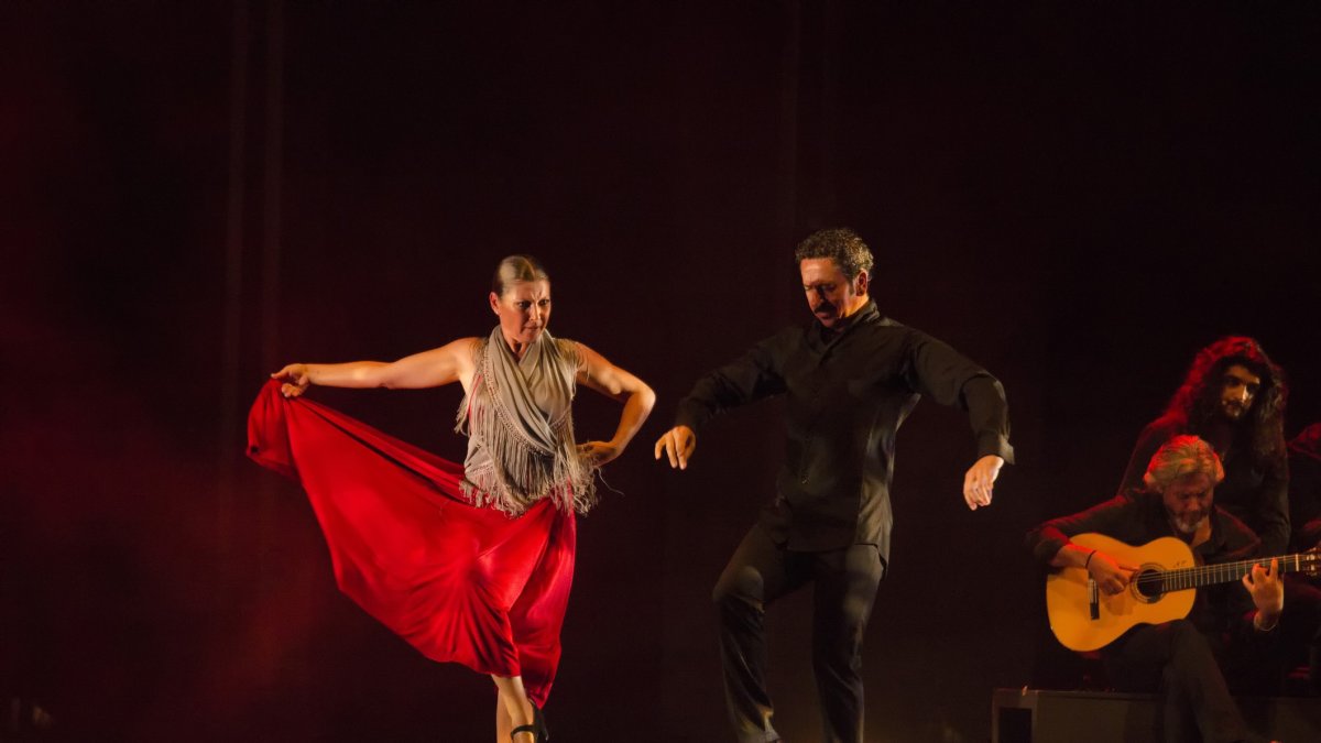 Sara Baras actuó anoche ante una Plaza de Toros rendida a sus pies.
