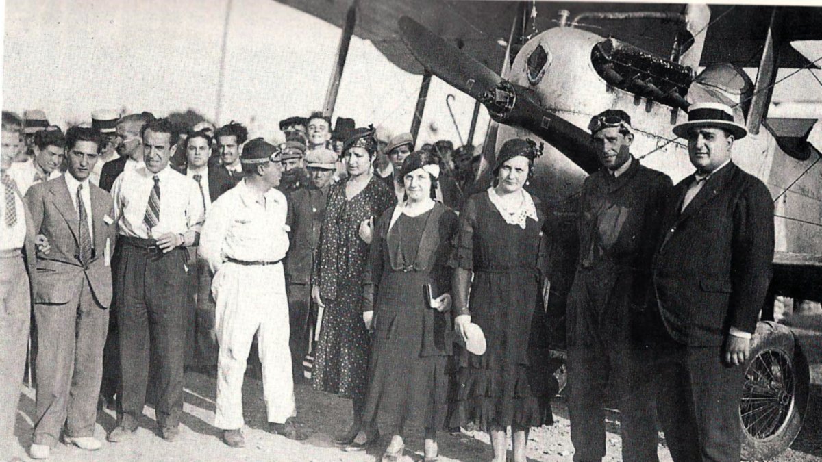 Inauguración del aeródromo de Tabernas en 1932, con el piloto Peñafiel. Gentileza de José Juan Moreno.