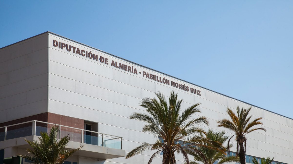 Se restaurarán los 1.643 metros cuadrados de parqué del pabellón.