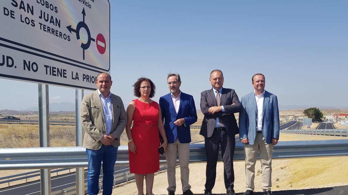 El consejero Felipe López ha puesto en servicio la obra en Cuevas.
