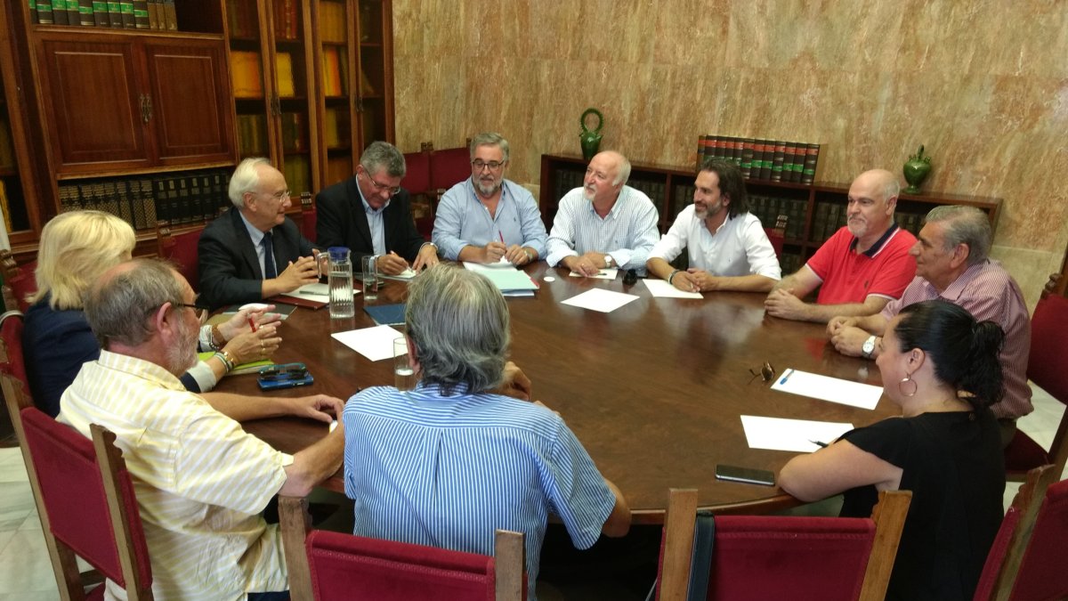 Imagen de la reunión en la Subdelegación del Gobierno.